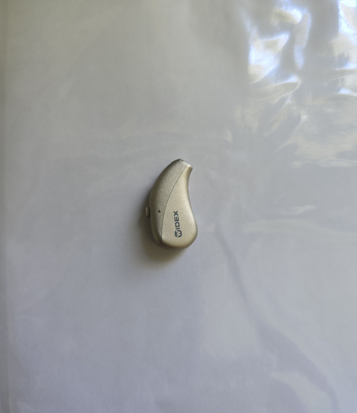 MOMENT MRR2D 220 HEARING AID FOR MILD TO SEVERE HEARING LOSSES.
