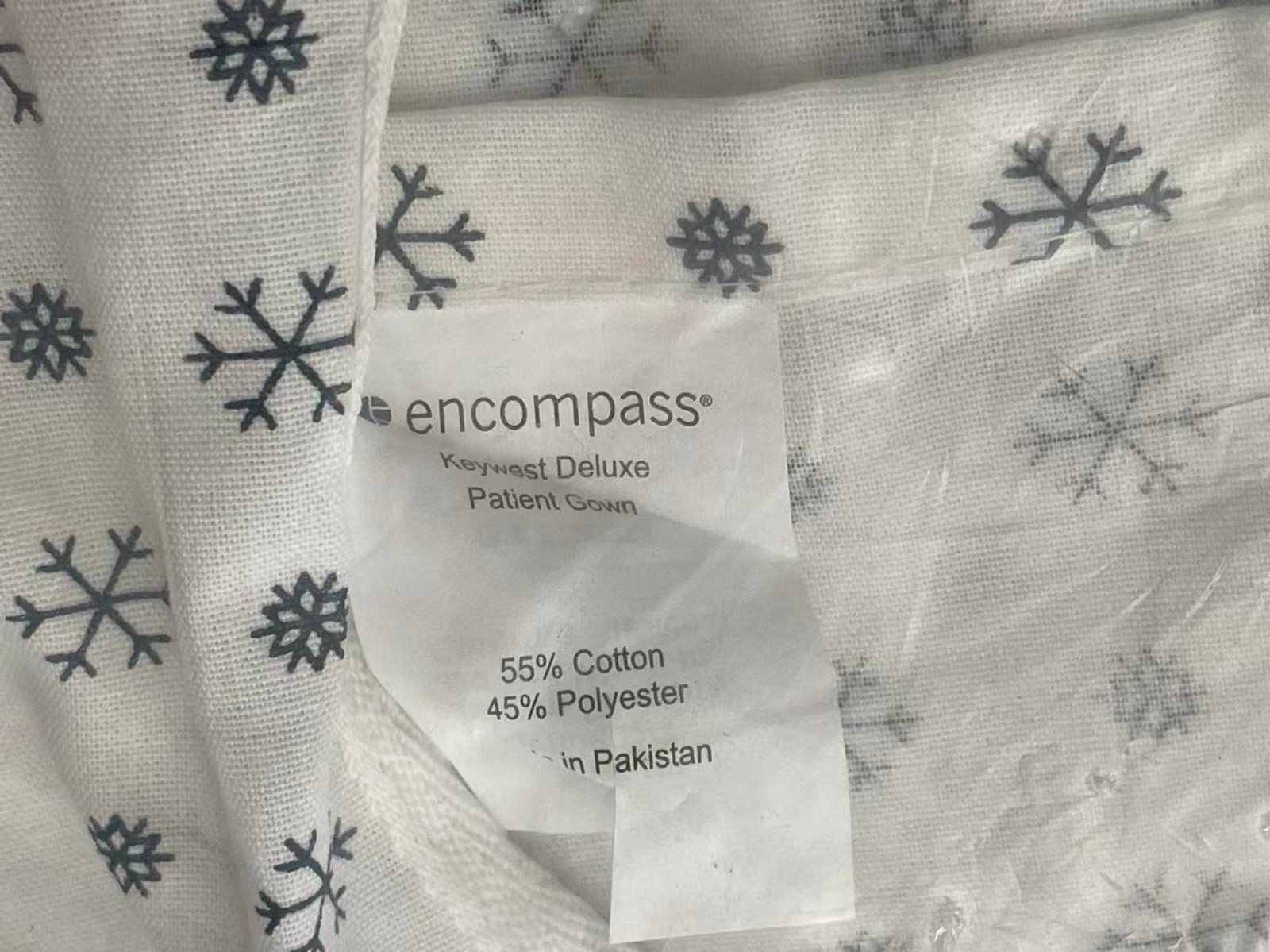 Pack of 4 – Snowflake Print Hospital Medical Gowns Cotton/Polyester blend