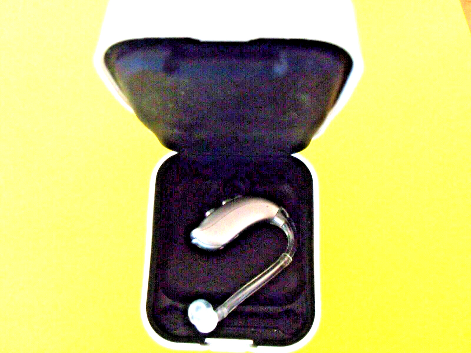 TWO PROGRAMMABLE BEHIND THE EAR DIGITAL HEARING AID PROFOUND LOSS