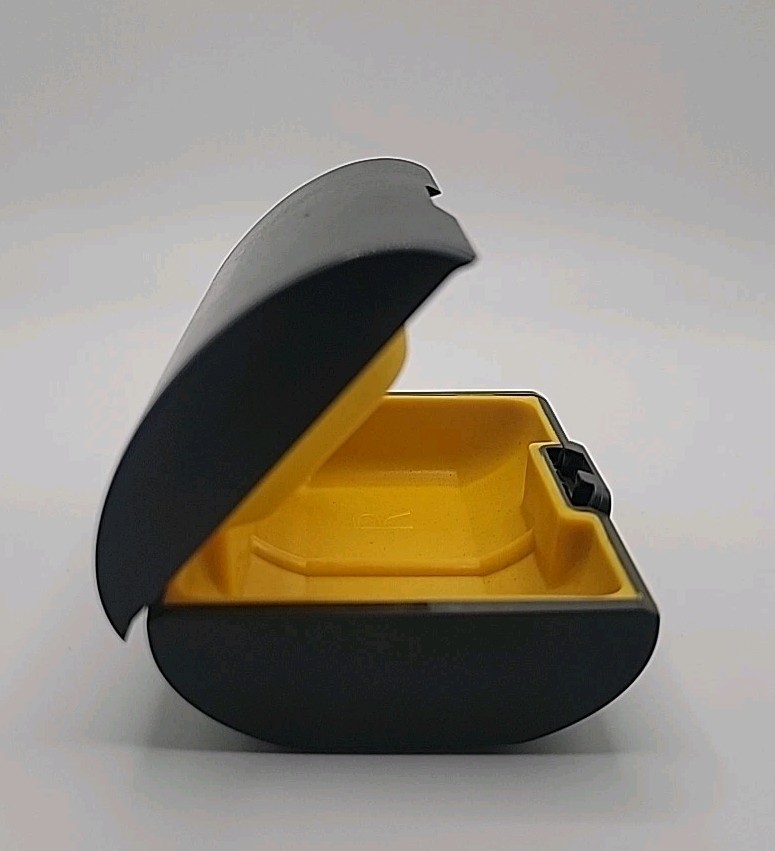 PHILLIPS Hearing Aid Clamshell Hard Case W/ Silicone Lining ~ 2″ x 3.5″ appr