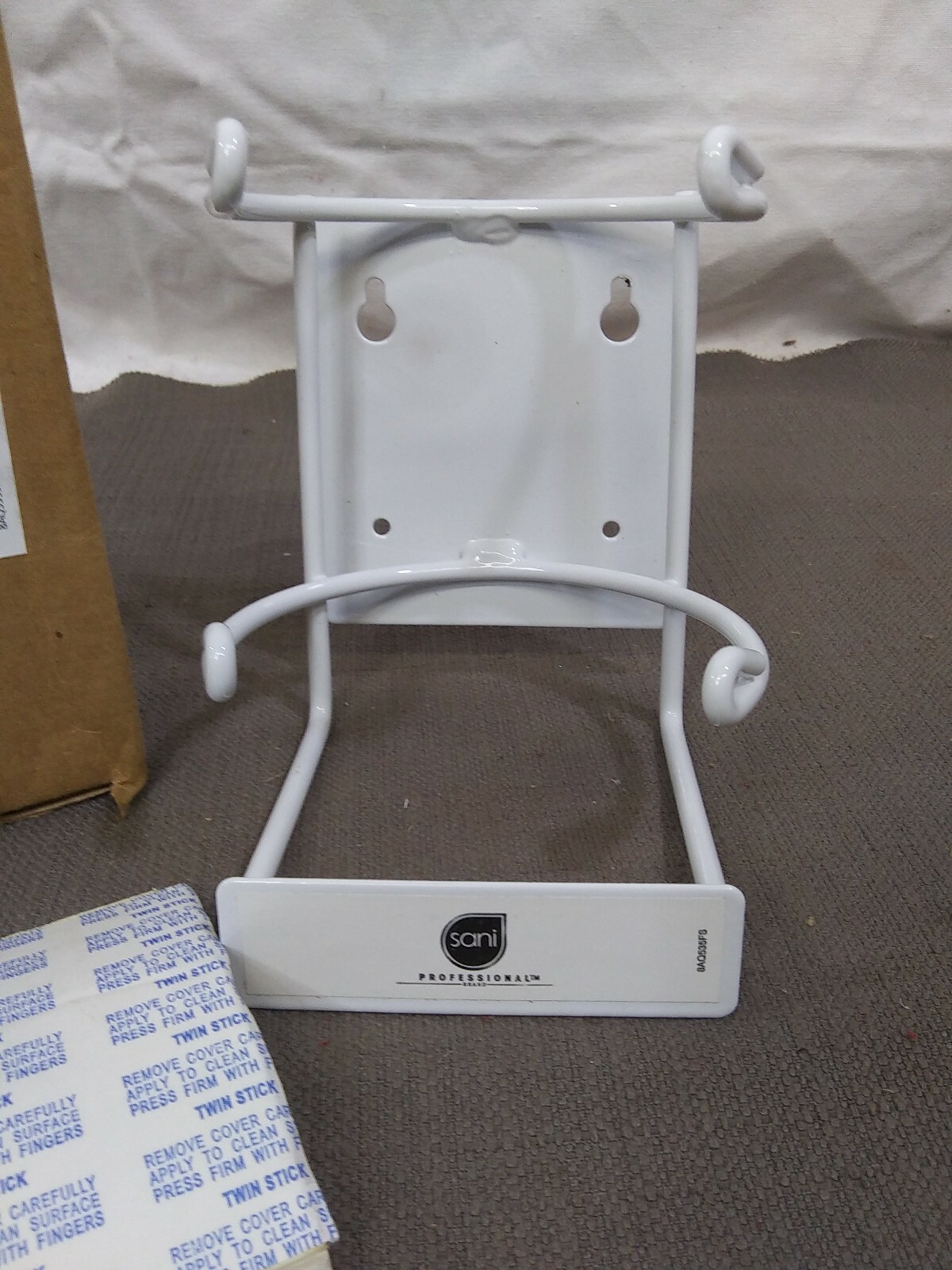 Nice-Pak Medium Non-Locking Wall Mount Sani-Bracket