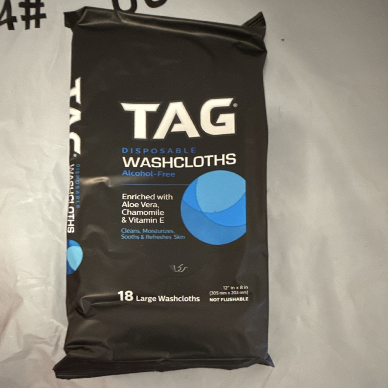 TAG Disposable Alcohol-Free Large Washcloths 18 Pack 12 x 8 in