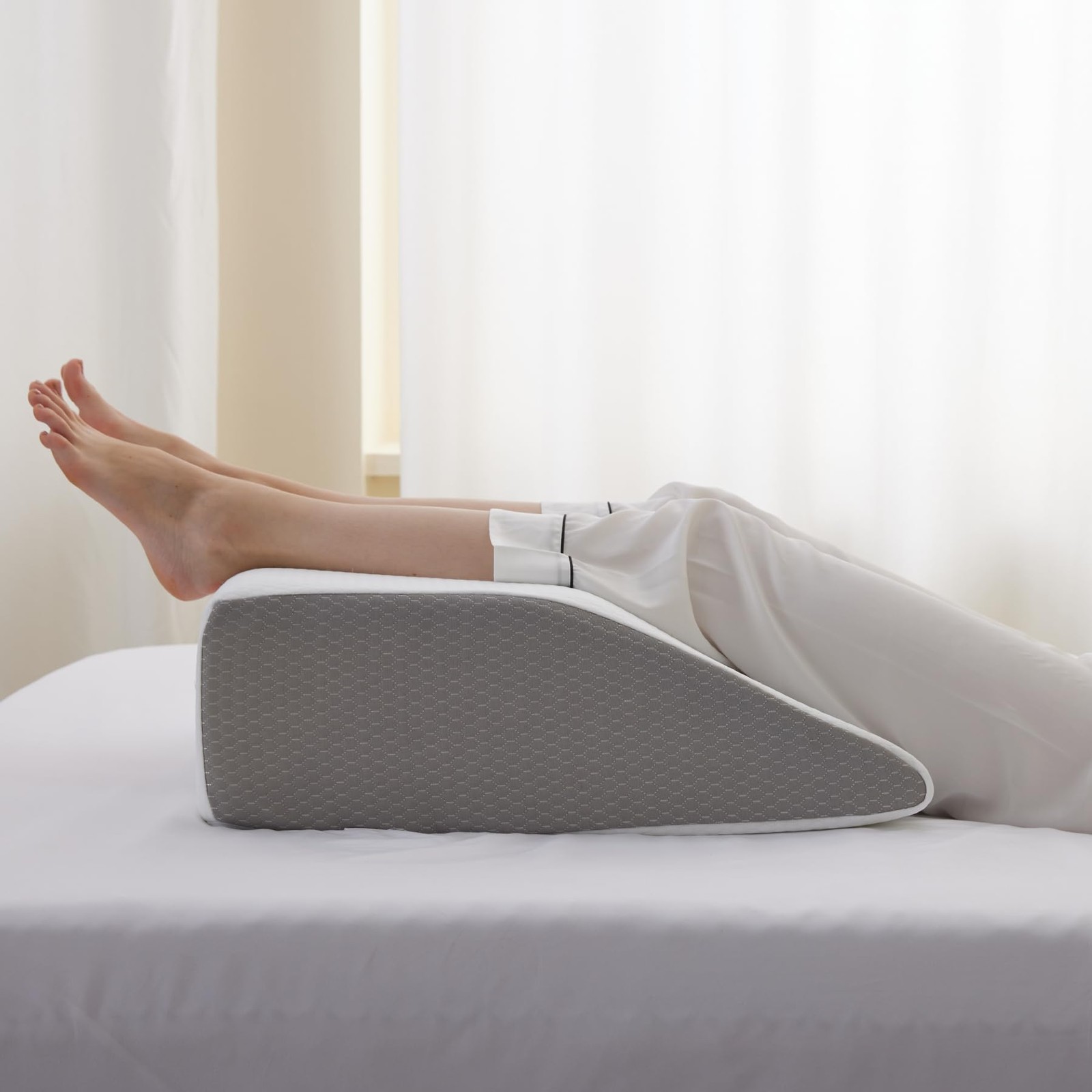 Bedluxe Leg Pillow Elevation Blood Circulation Wedge Pillow For Legs Swelling
