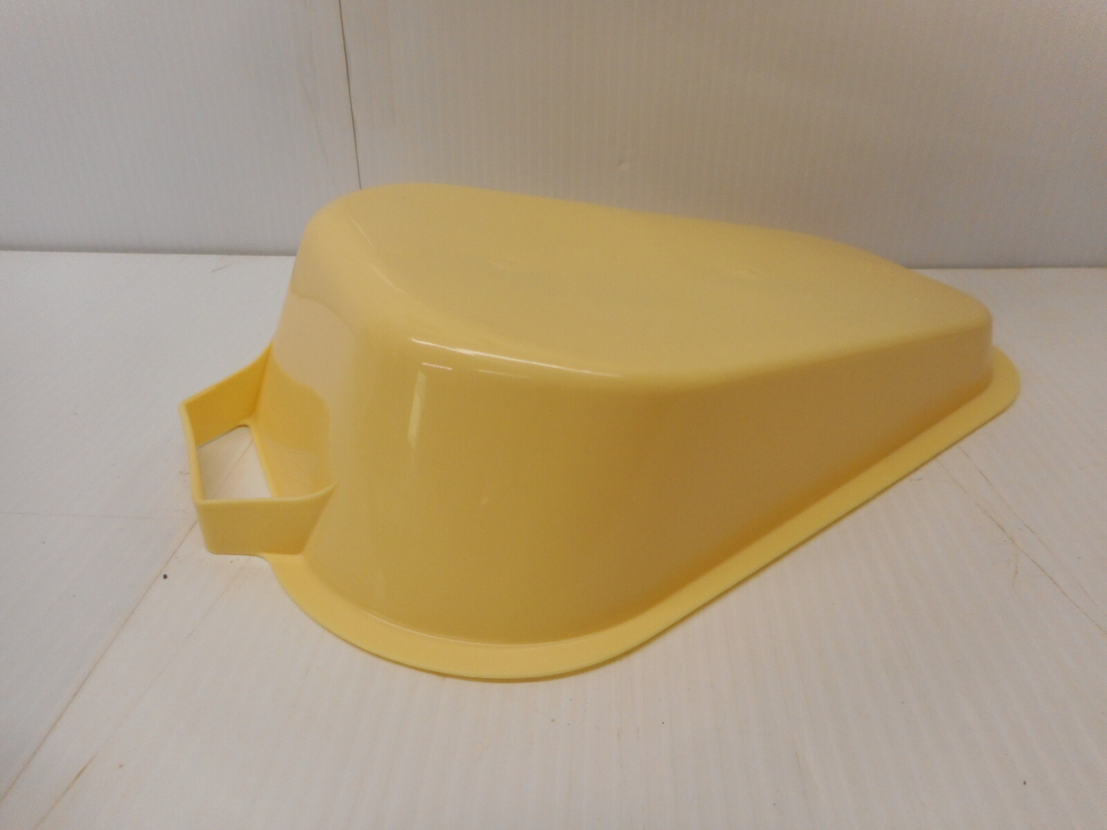 Medegen Fracture Style Bedpan H100-08 BEDPANS