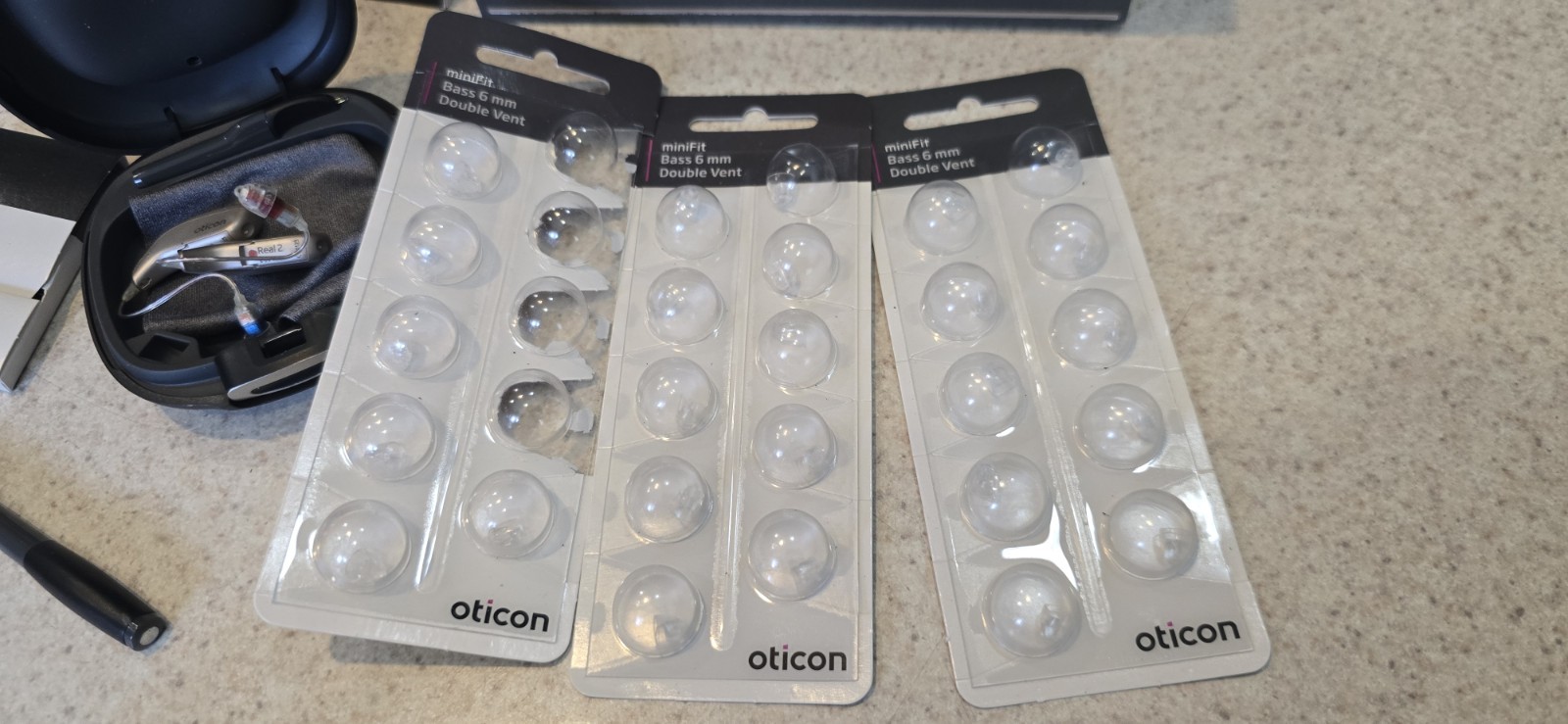 Oticon Real 2 MiniRite Hearing Aids with Charger + Flow Med Dry – Cap Uv 2.1