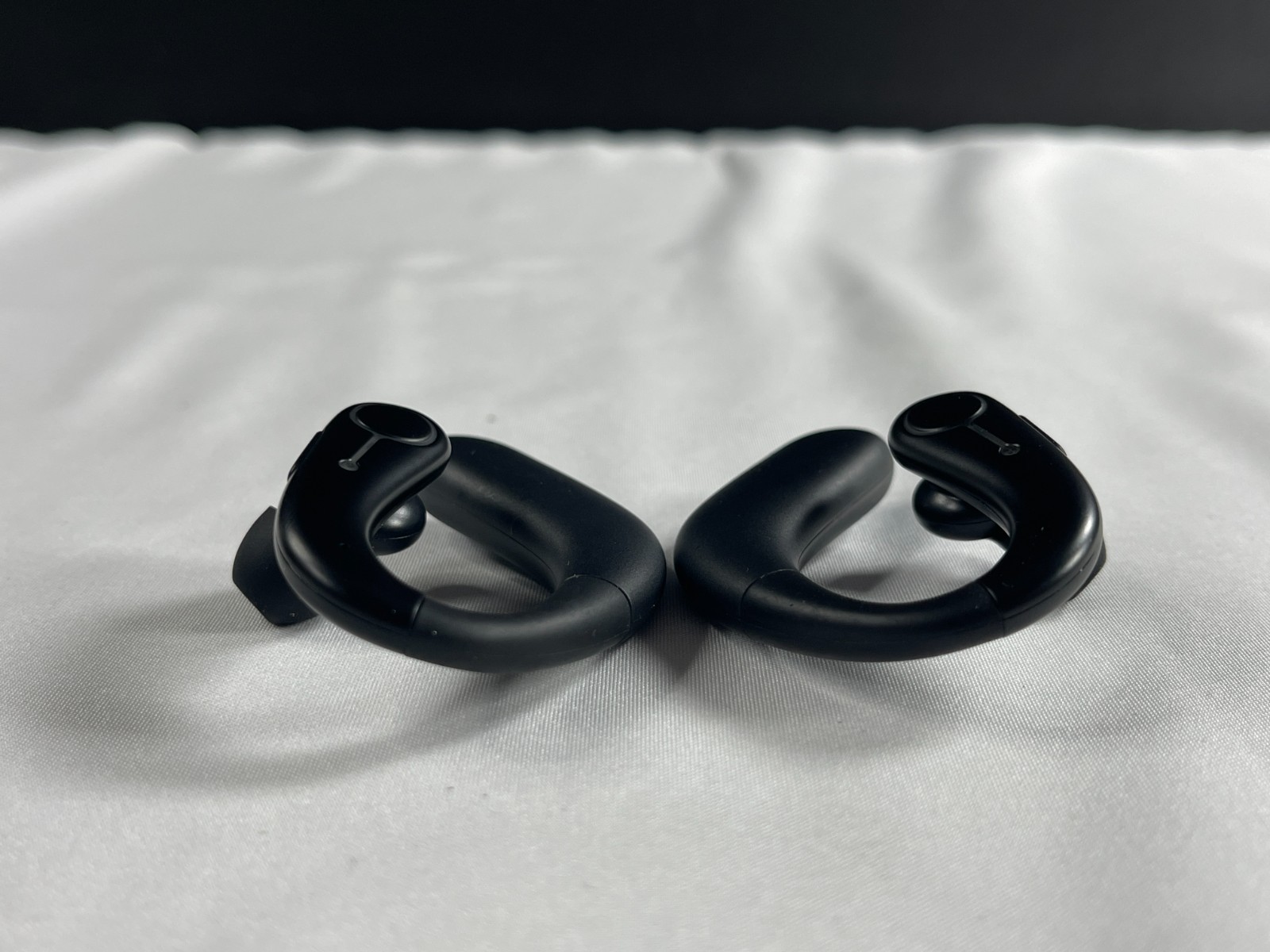 Royal Hearing F-Aid Black Bluetooth Wireless Hearing Aids With Manual