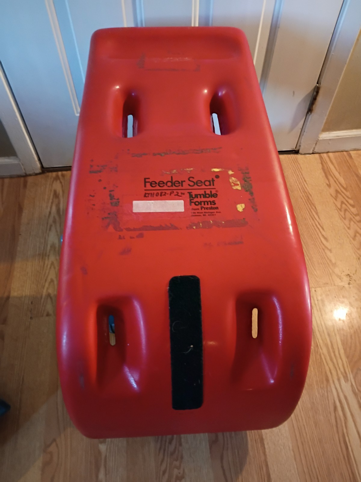 x-large tumble Forms Feeder Seat With Floor Base