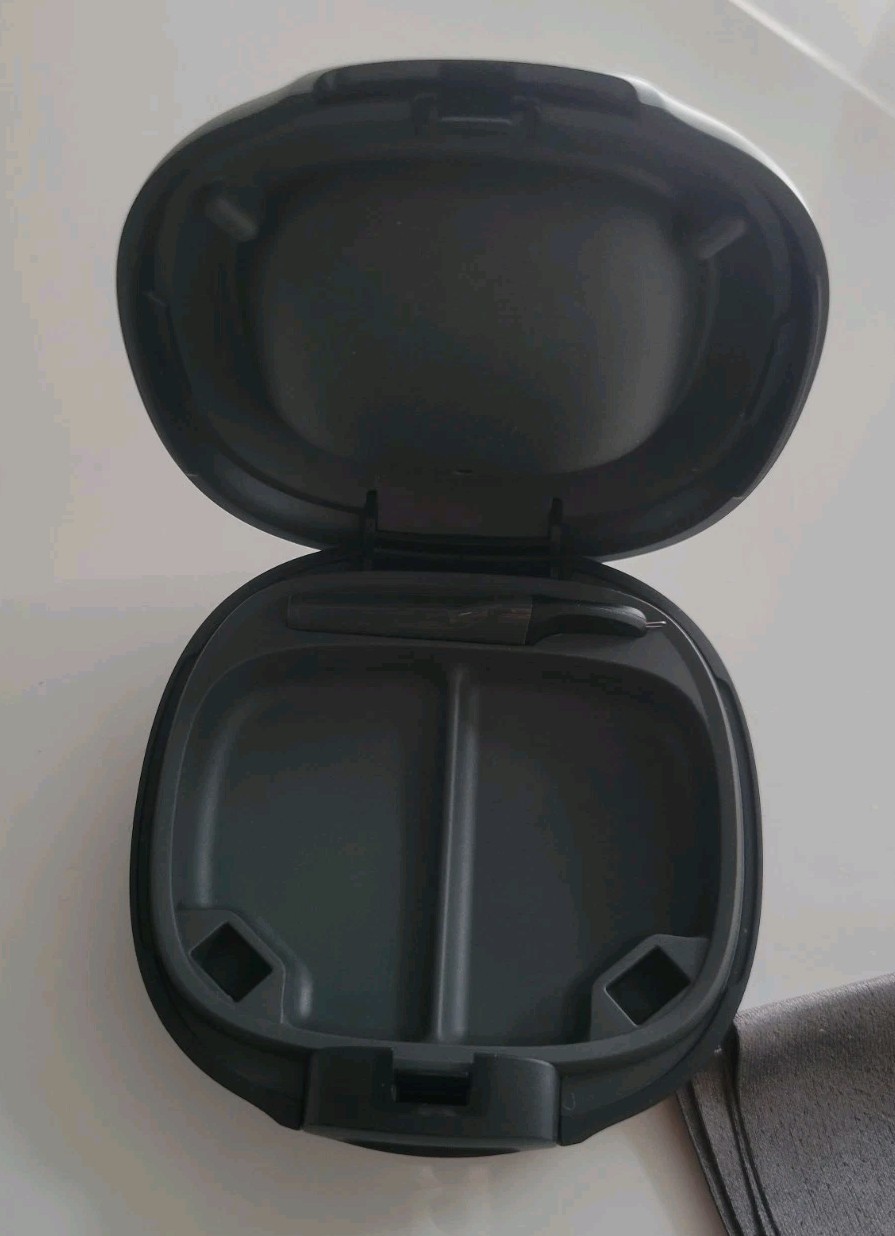 OTICON Hearing Aid Hard Case W/ Silicone Lining W/ Tool & Cloth ~ 3″ x 3″ appr