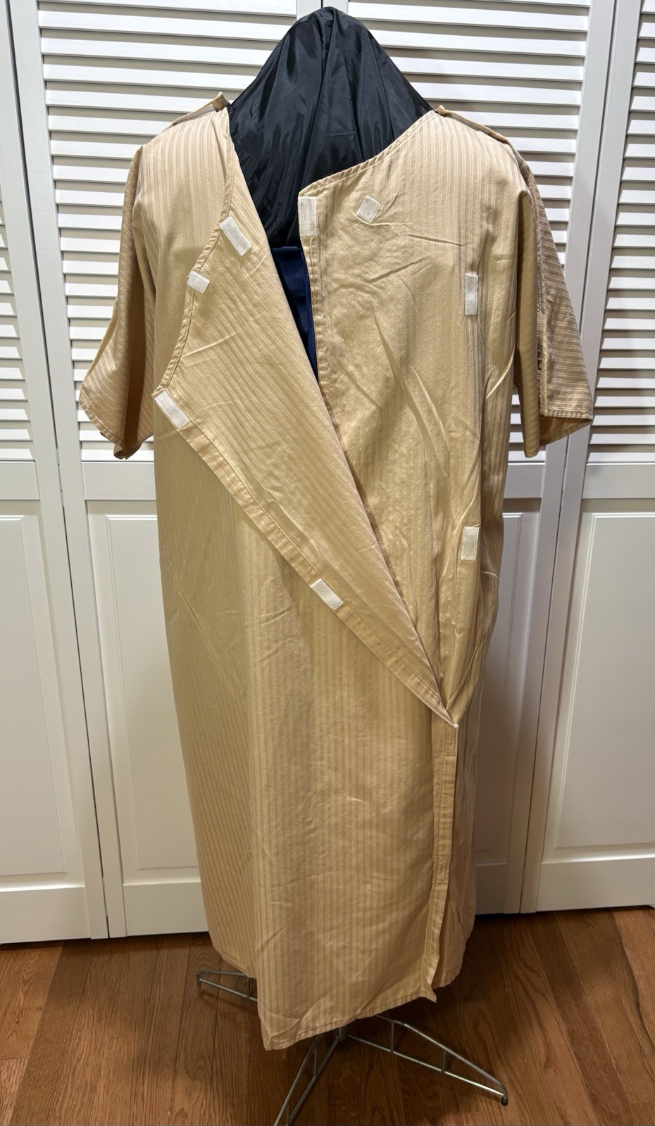 Hospital Gown for Men or Women, Adaptive Back and Shoulder Closure, Size L/XL