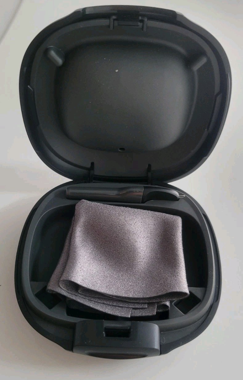 OTICON Hearing Aid Hard Case W/ Silicone Lining W/ Tool & Cloth ~ 3″ x 3″ appr