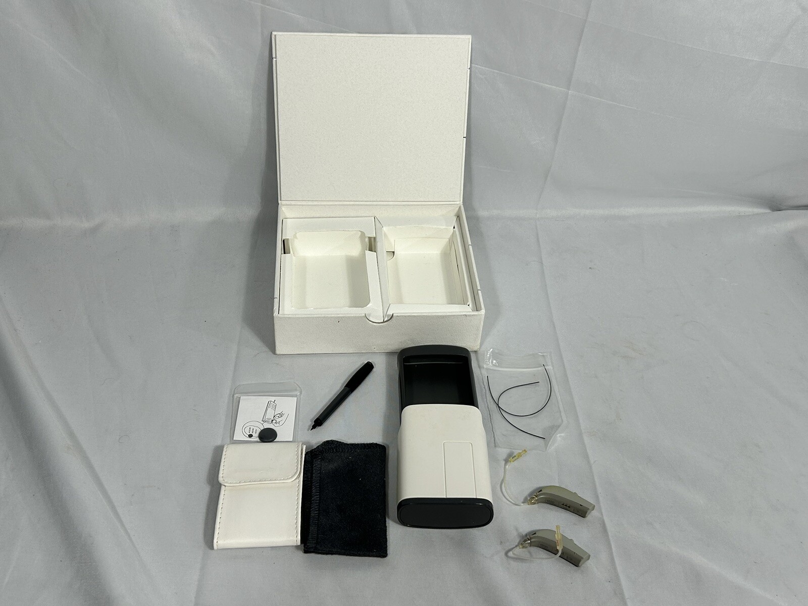 Hearing AIDS Left & Right HHM 1200 Unknown Brand No Batteries