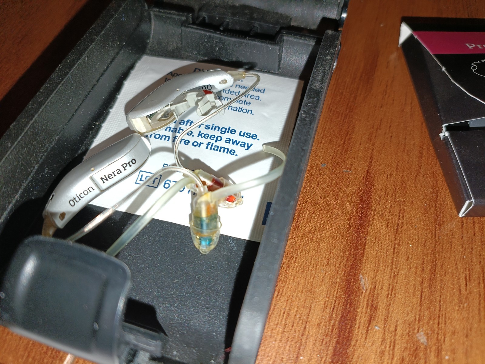 Oticon NERA PRO miniRITE Pair Hearing Aids Excellent Condition W/ Extra Filters