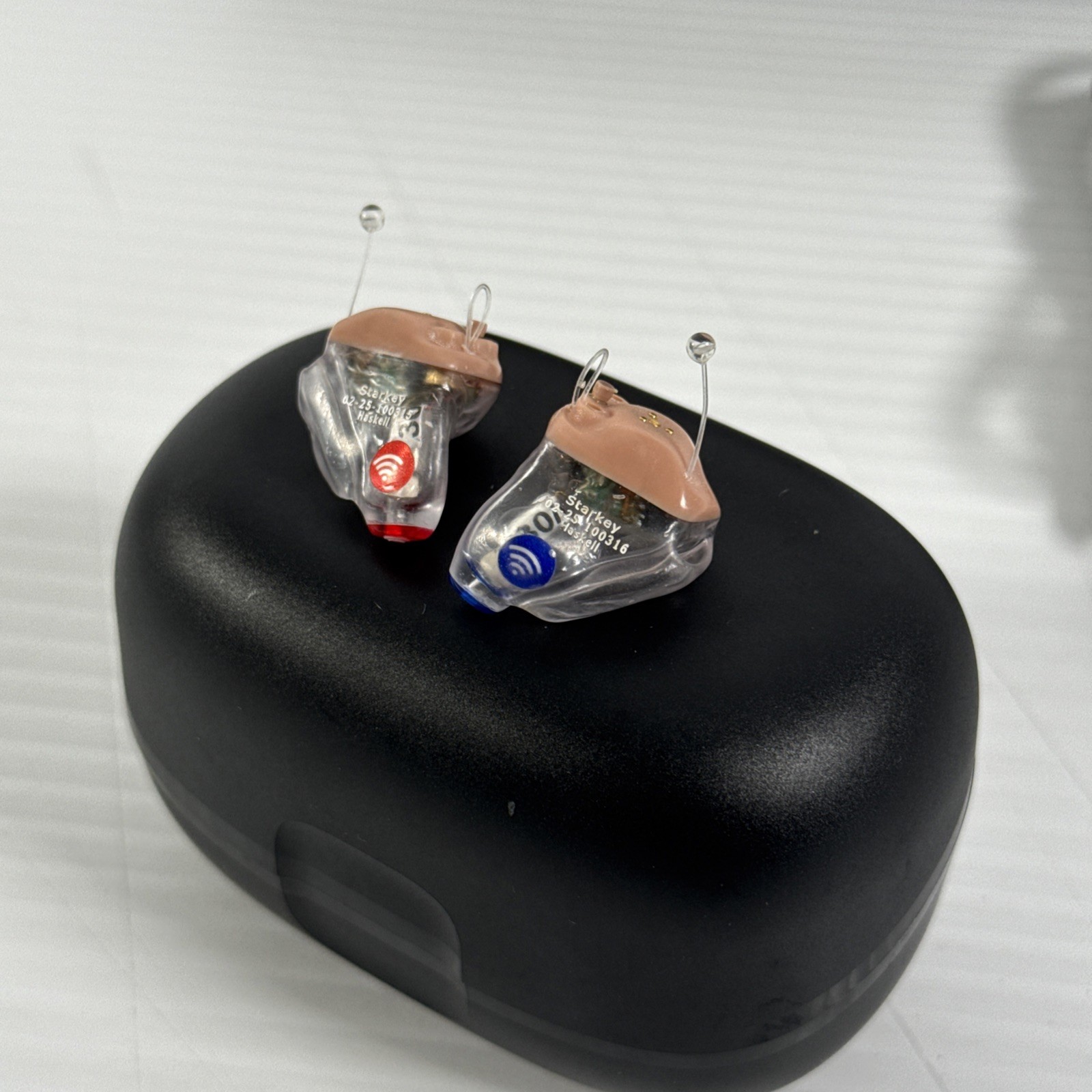 STARKEY GENESIS AI 24 ITC R Hearing Aids Pair & Charging Case Bluetooth