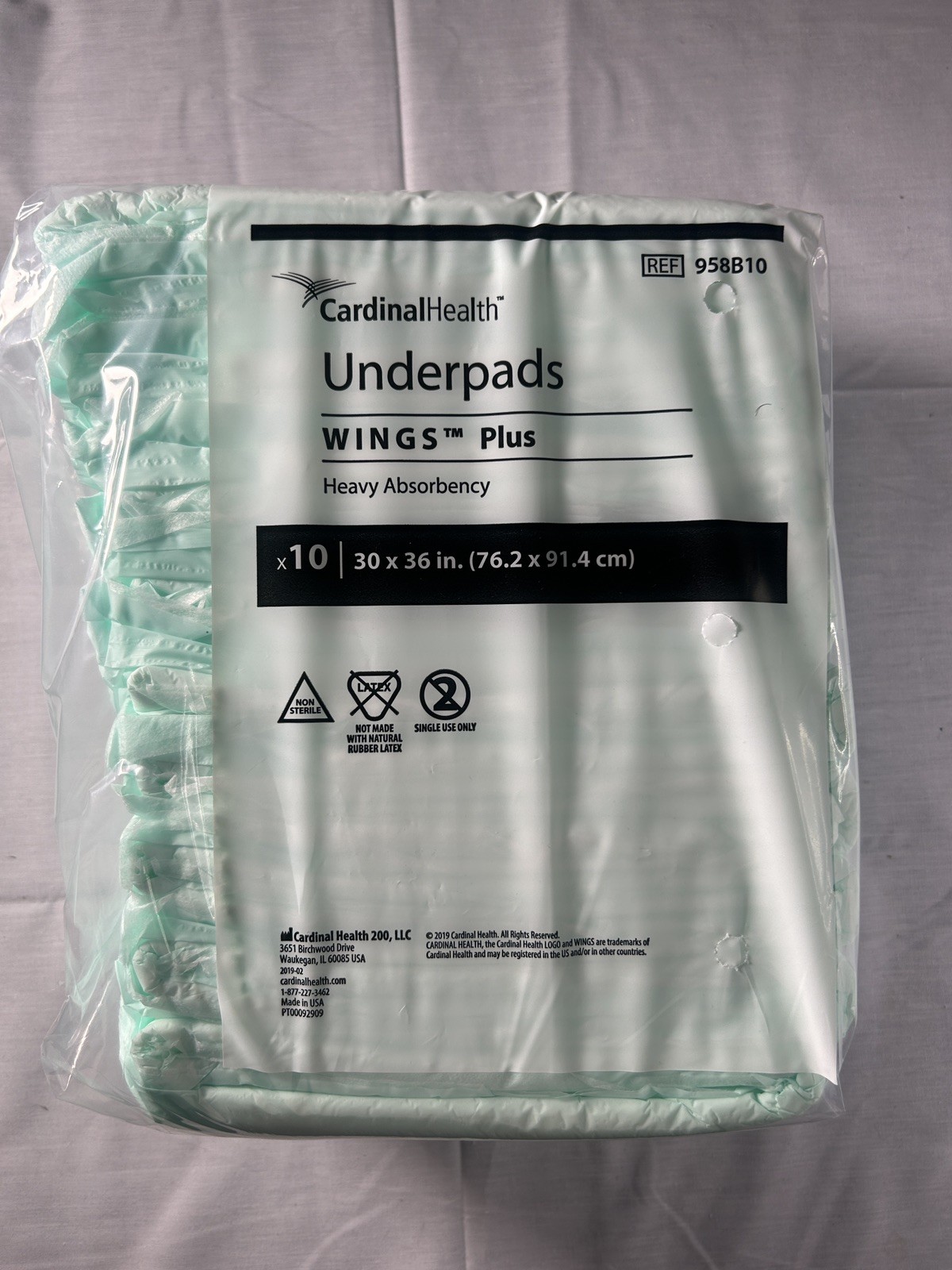 Cardinal Health Wings Plus Disposable Underpads, Heavy Absorbency, 30″ x 36″