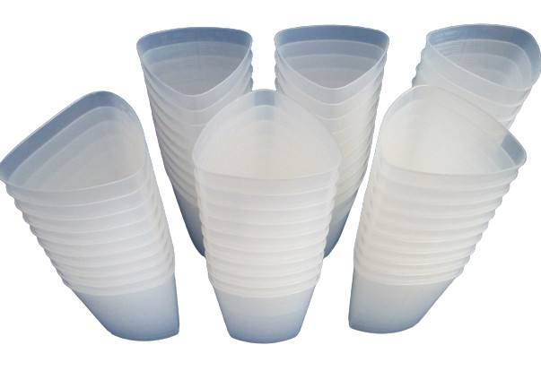 Medegen Polypropelene Triangular Graduated Measuring Container 32oz/1000cc