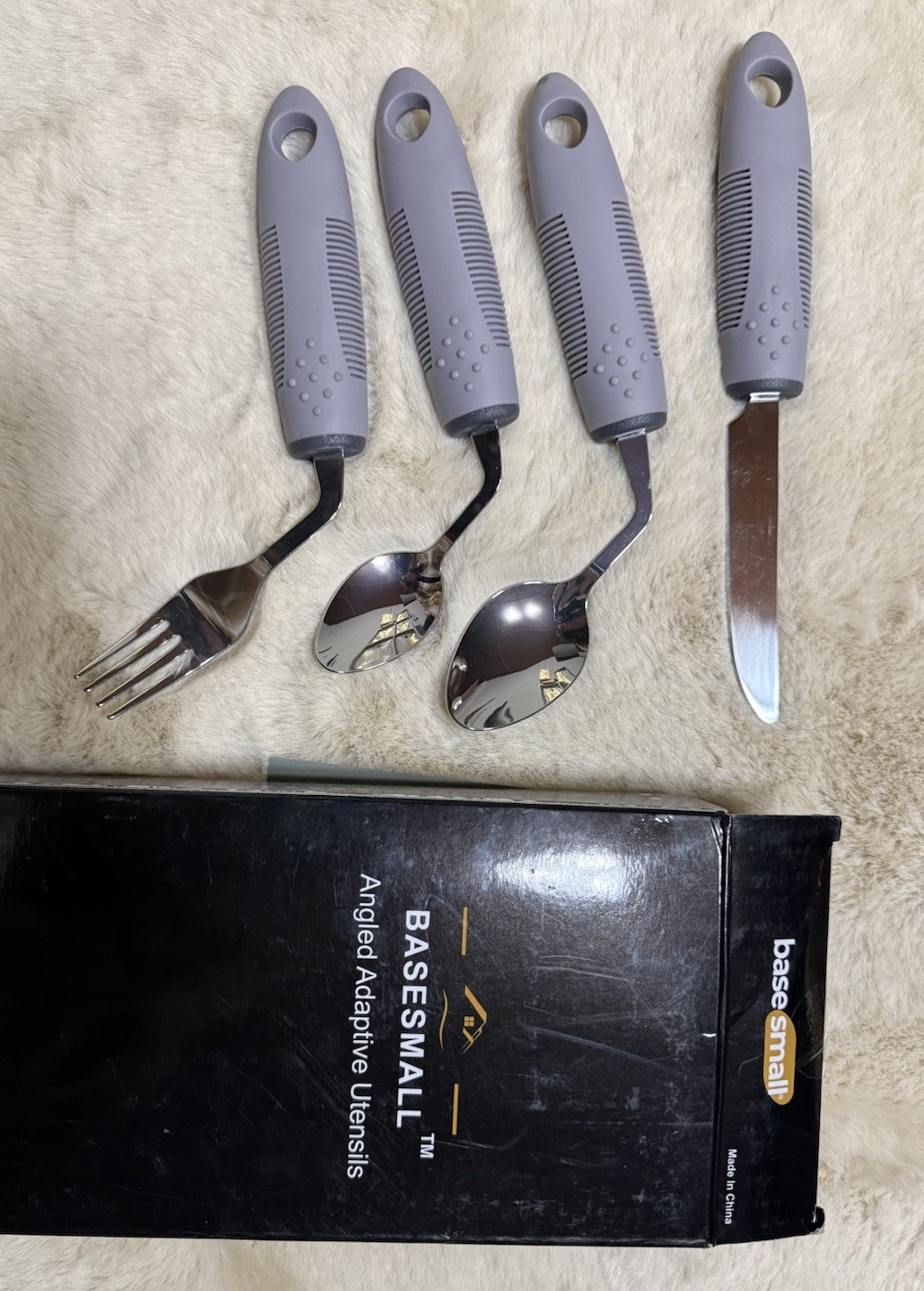 Angled Adaptive Slip Resistant Cutlery Set Gray Stainless Steel