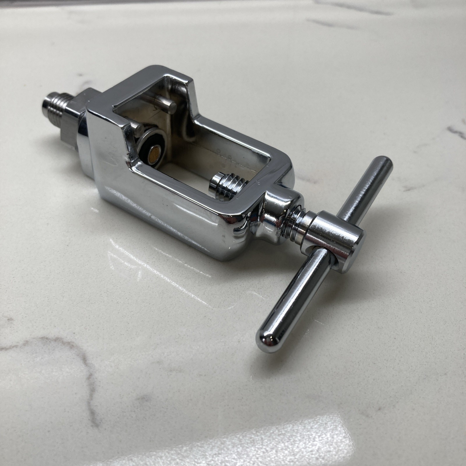 Medical Oxygen Cylinder CGA 870 Polished Chrome Pin Index Yoke 1/4″ Male NPT