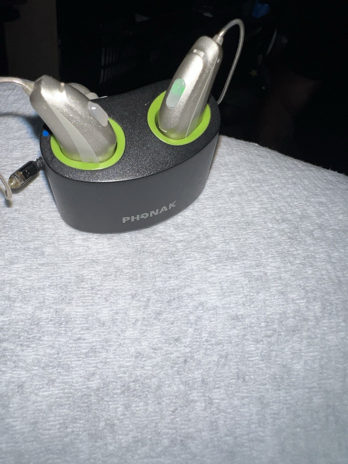 PHONAK Brio 3 Hearing DevicesyWith￼MiniCharger RIC