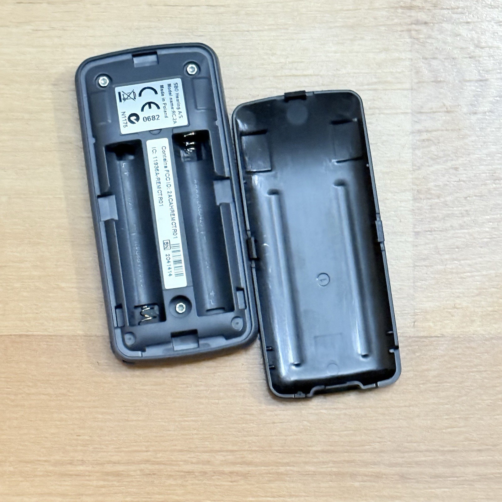 Oticon Remote Control 2.0 Model RC-2A for Oticon Hearing Aids w Storage Case