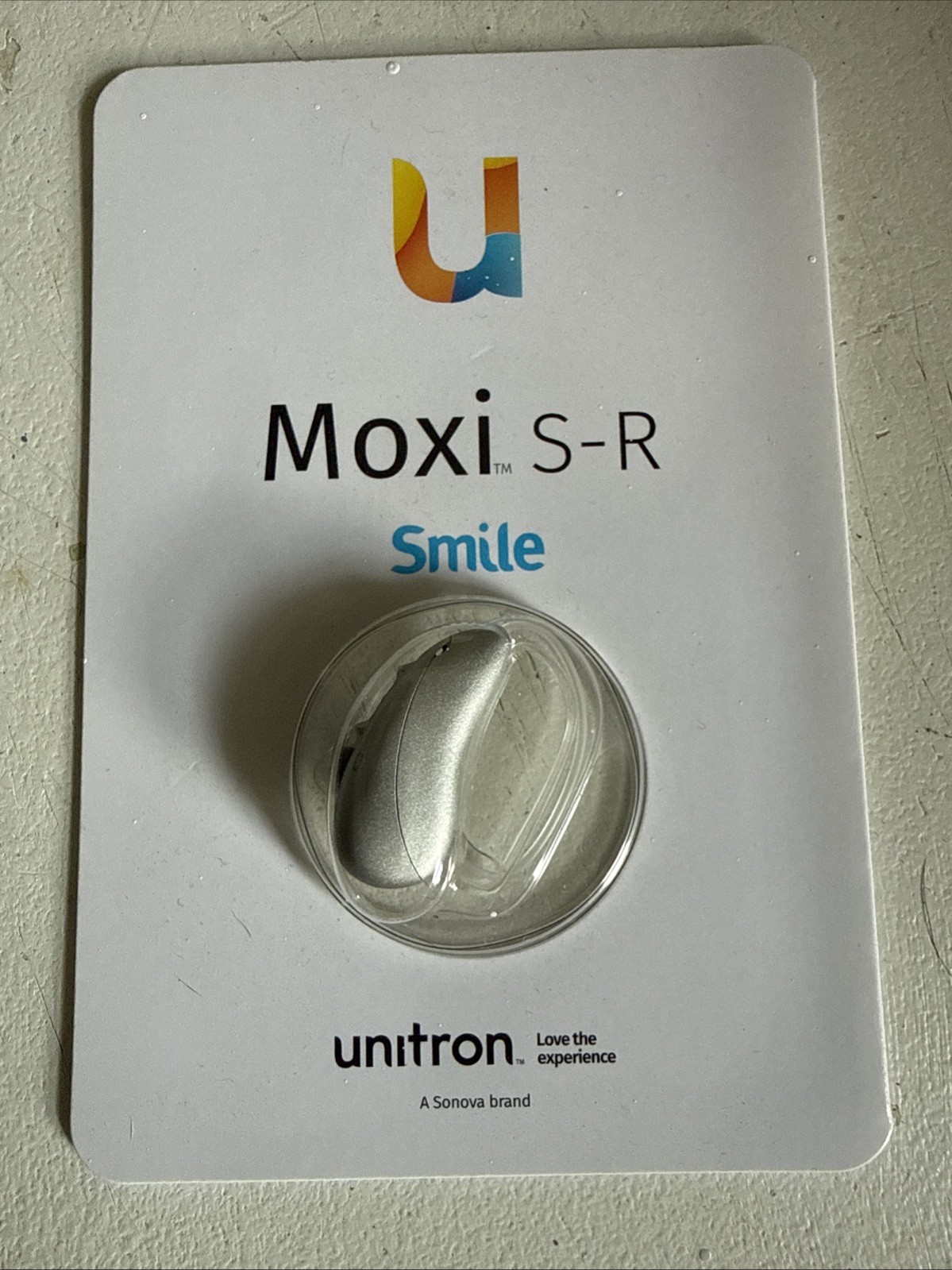 New Uniform Moxi S-R Smile Hearing Aid P-6 Rechargeable