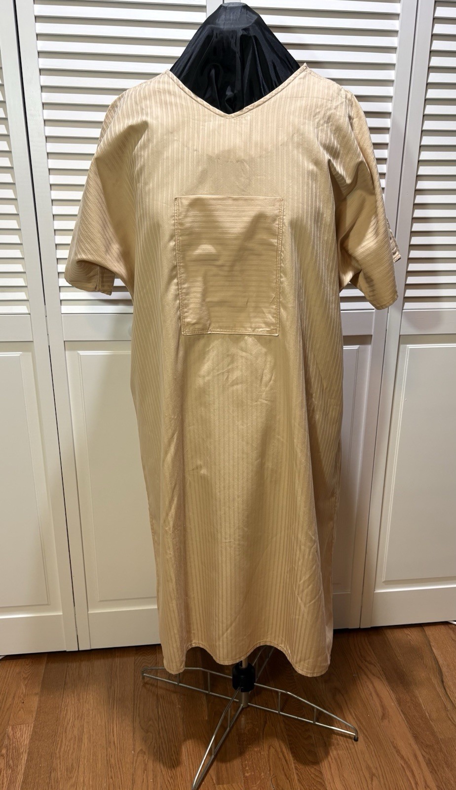 Hospital Gown for Men or Women, Adaptive Back and Shoulder Closure, Size L/XL
