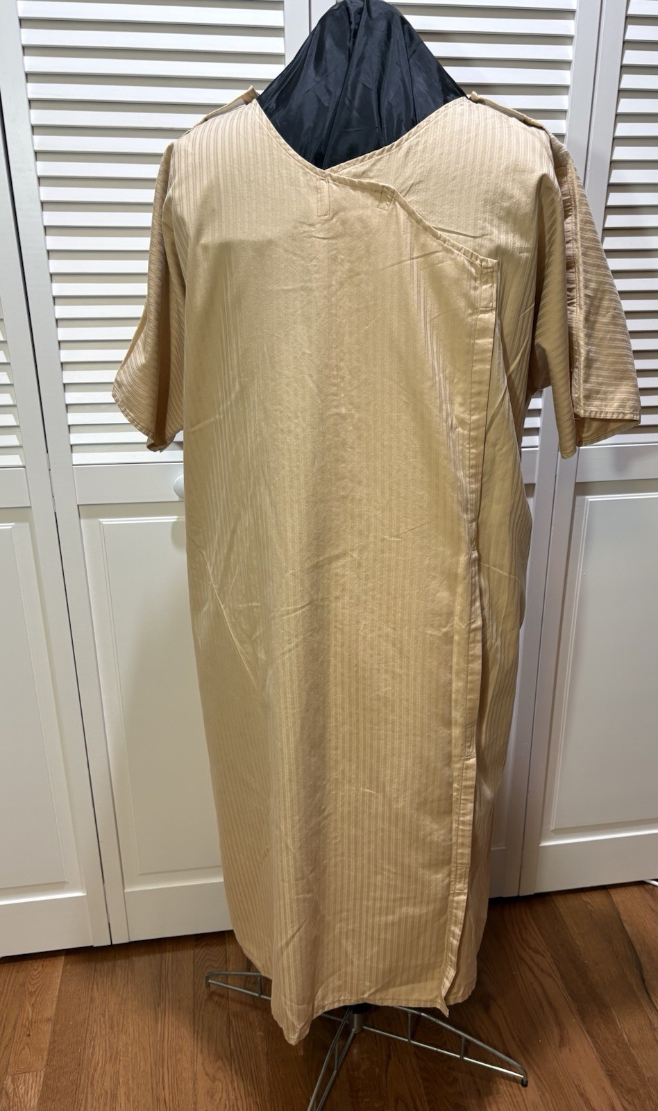 Hospital Gown for Men or Women, Adaptive Back and Shoulder Closure, Size L/XL