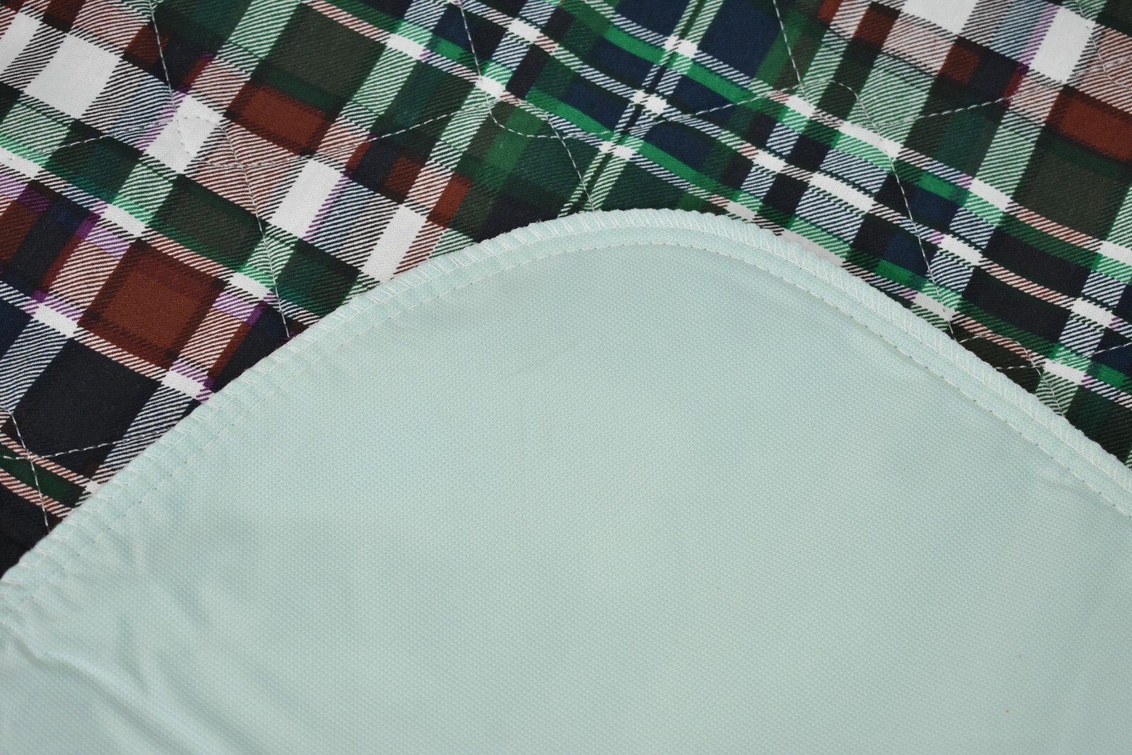 Beck’s Classic Reusable Underpad 34″ x 36″ Rayon Heavy Absorbency Plaid