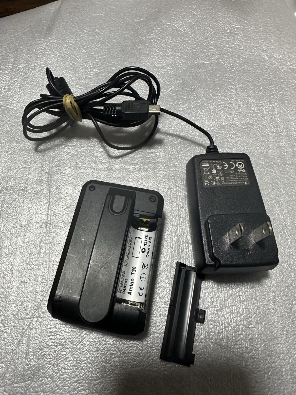 OTICON AMIGO T30 048541 BASIC TRANSMITTER USED IN GOOD CONDITION & CHARGER