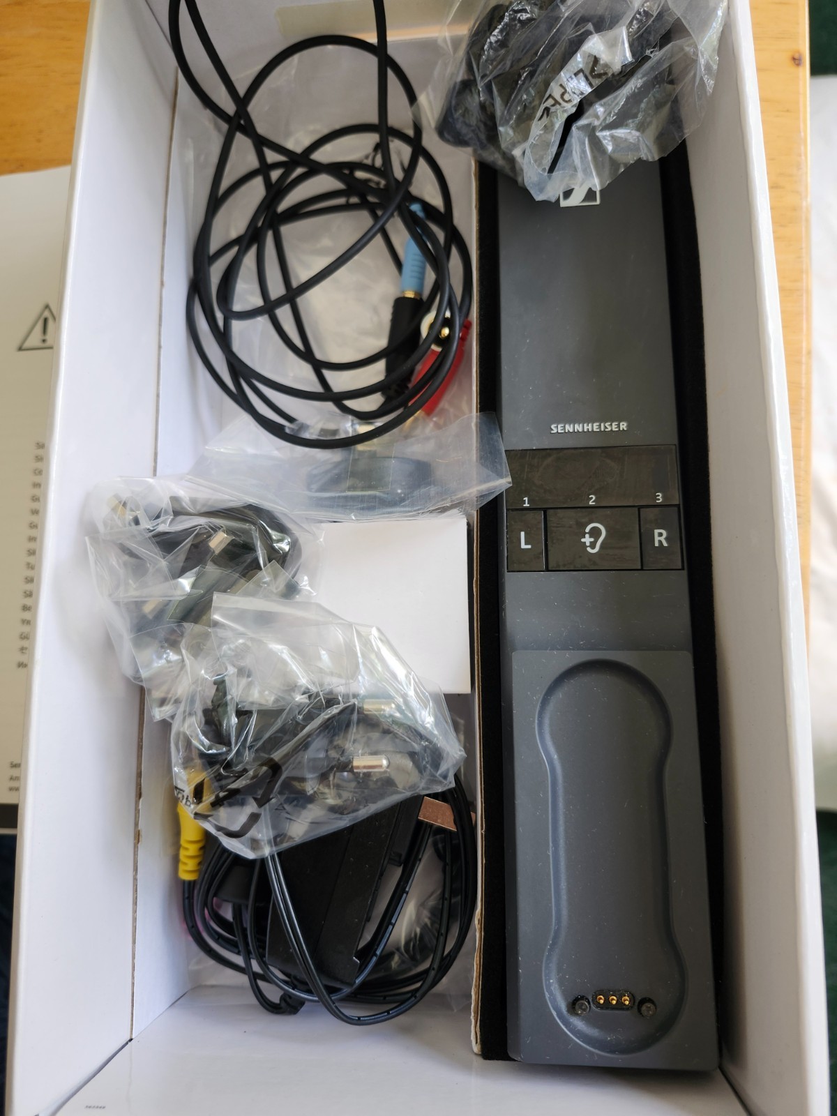 Sennheiser Set 860 Digital Wireless TV Listening System Reduces Background Noise