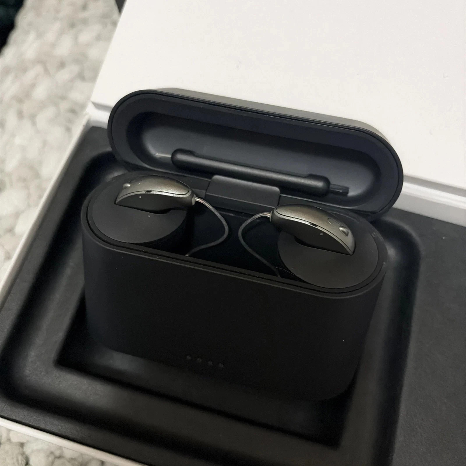 STARKEY GENESIS AI 24 mRIC + Premium CHARGER – Shipping worldwide-