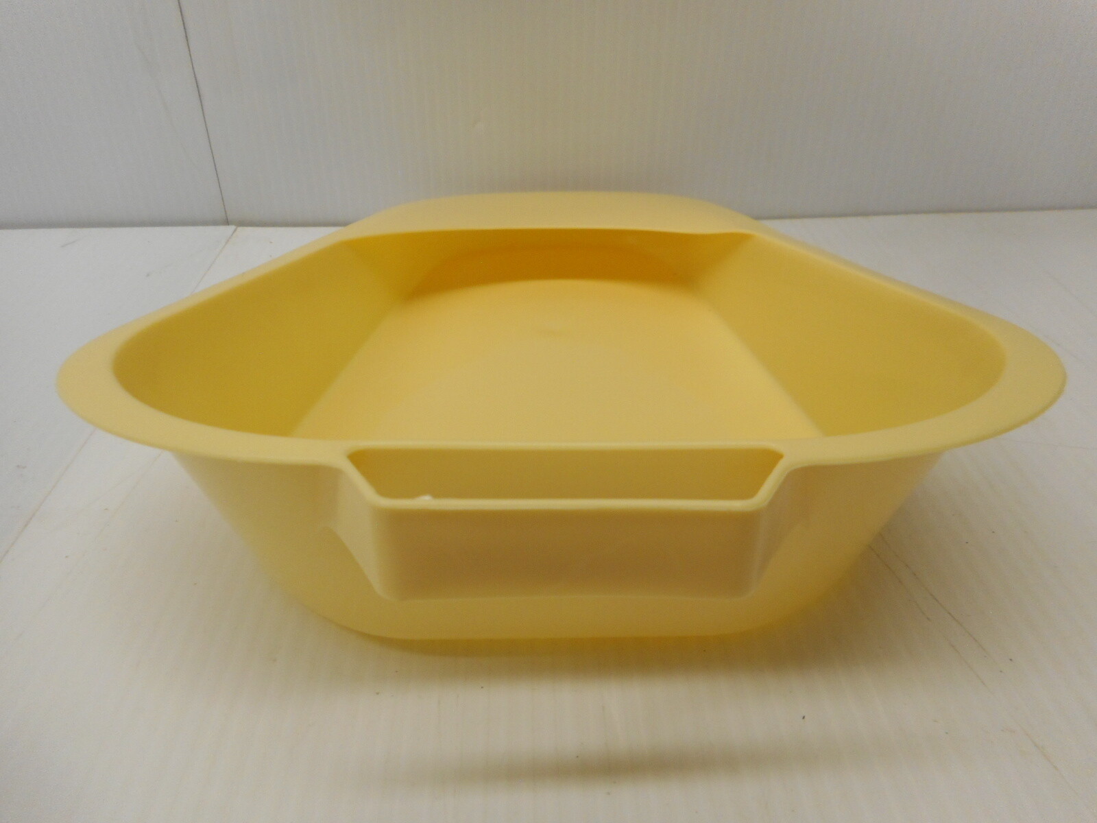 Medegen Fracture Style Bedpan H100-08 BEDPANS