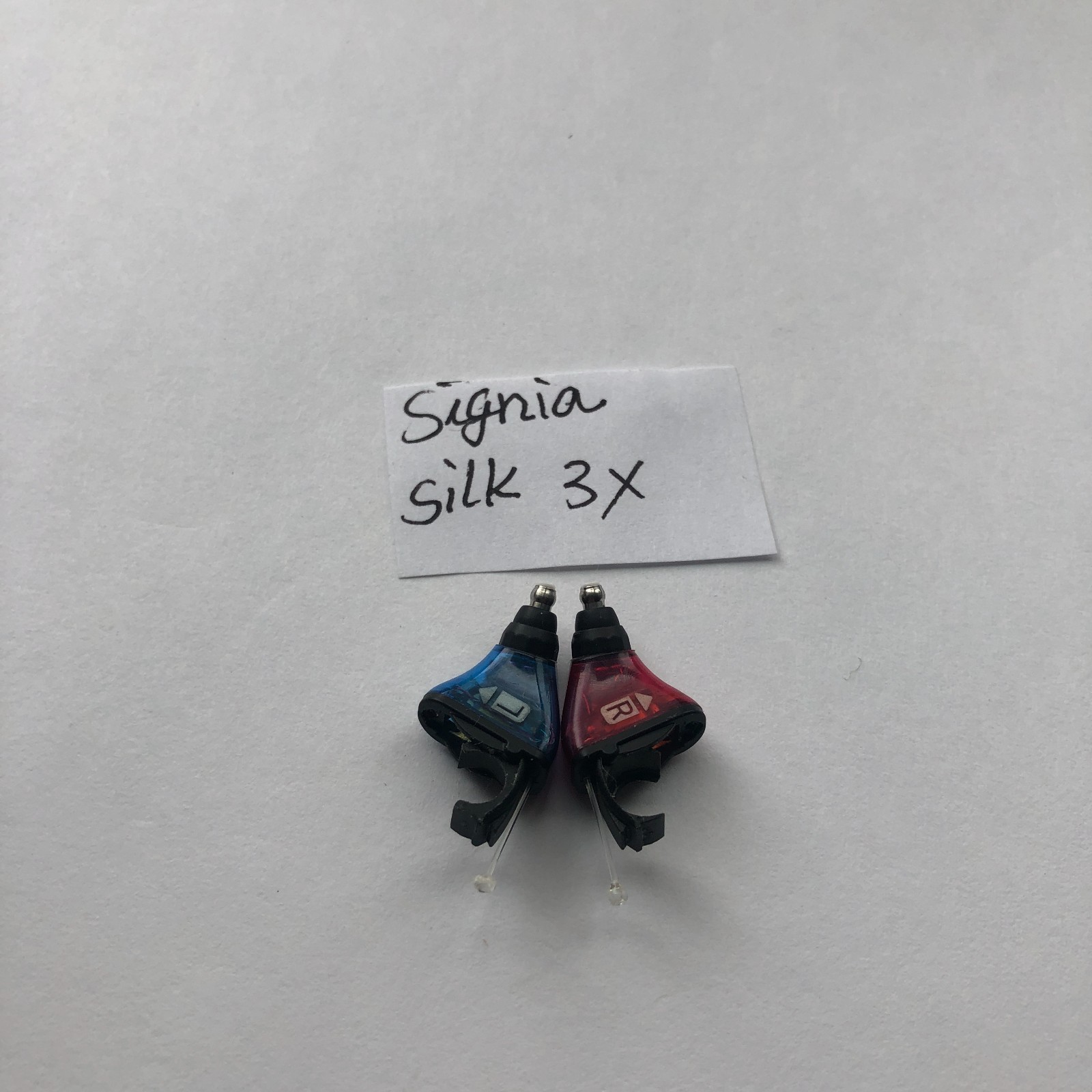 Signia Silk Ready Fit 3x for mild to moderate hearing losses PARTS ONLY SEE DISC
