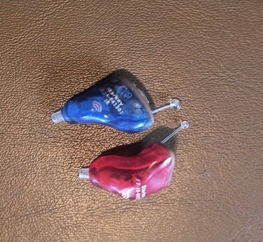 Starkey Hearing Aids Pair Model 17-041-300 & 301 Left Right Working Brush Case
