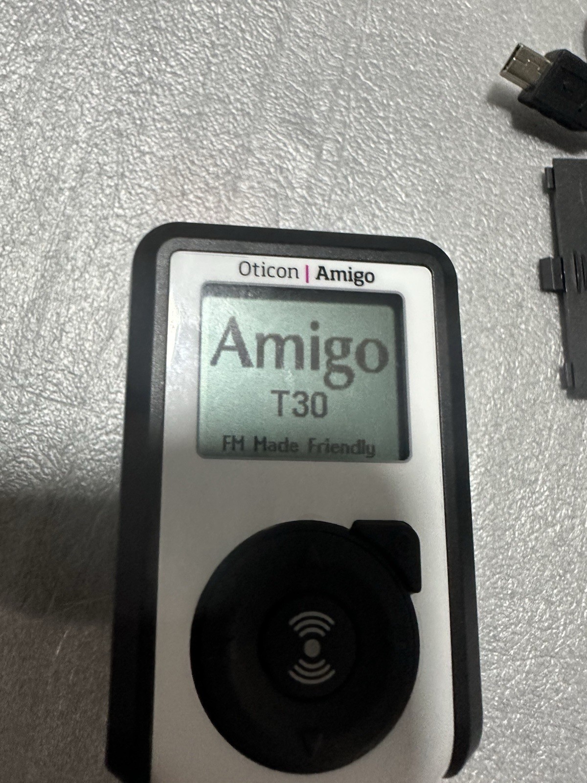 OTICON AMIGO T30 052028 BASIC TRANSMITTER USED IN GOOD CONDITION & CHARGER