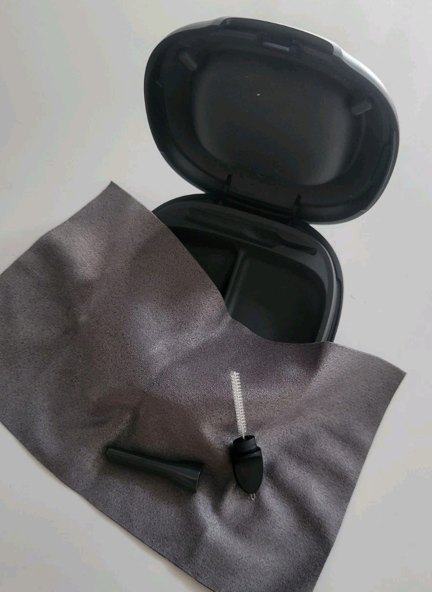 OTICON Hearing Aid Hard Case W/ Silicone Lining W/ Tool & Cloth ~ 3″ x 3″ appr
