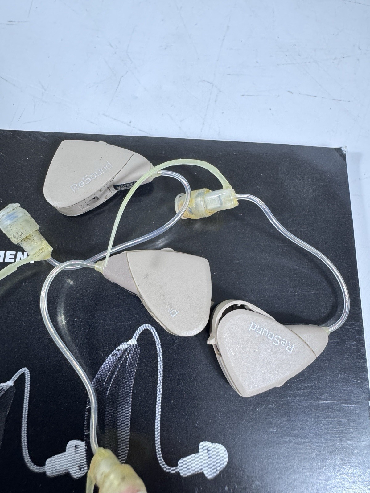 3 RESOUND GN HEARING AIDS LEFT AND RIGHT SIDE WITH CASE