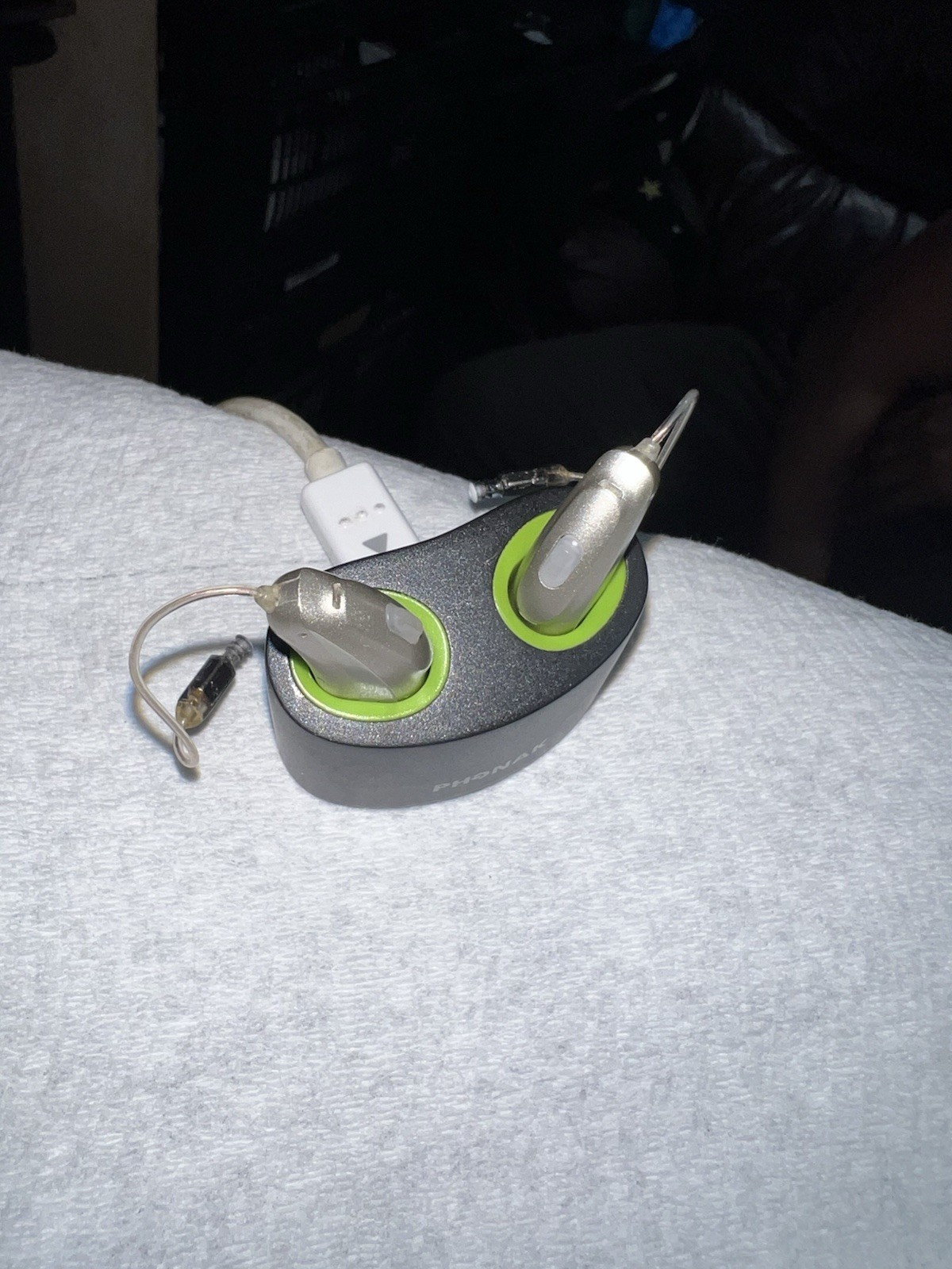 PHONAK Brio 3 Hearing DevicesyWith￼MiniCharger RIC