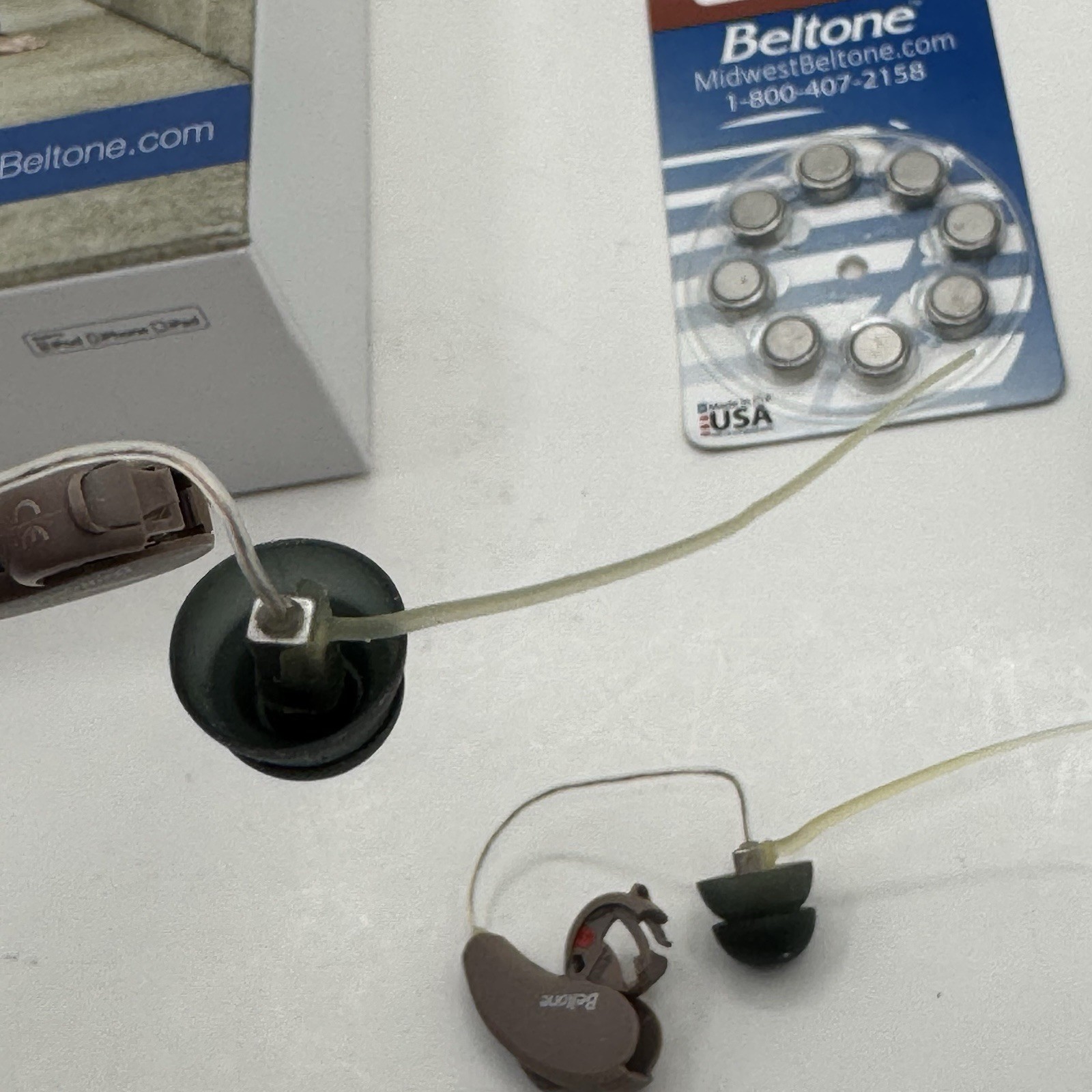 Beltone DK 2750 Ballerup Hearing Aids W Case & Batteries