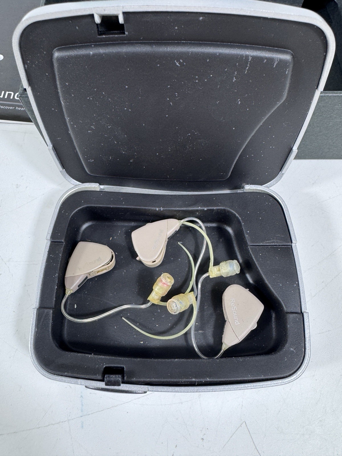 3 RESOUND GN HEARING AIDS LEFT AND RIGHT SIDE WITH CASE