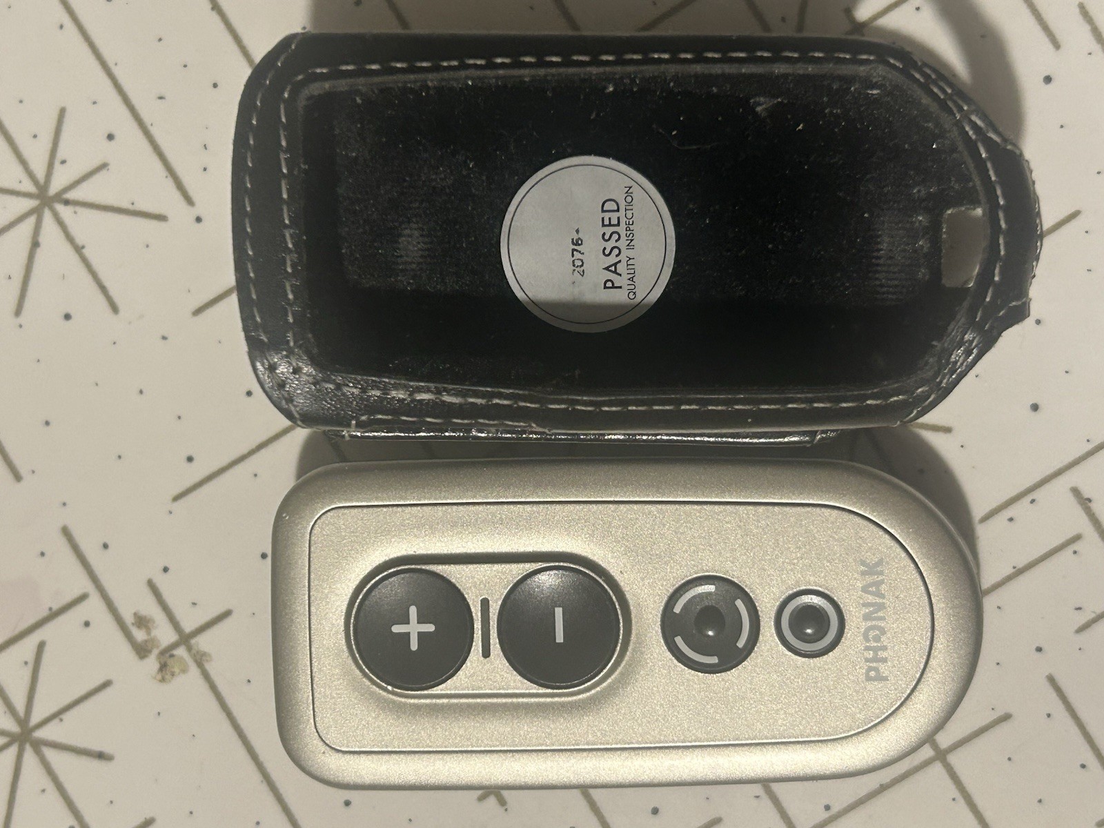 PHONAK PilotOne II Hearing Aids REMOTE Control LR03 w Leather Belt Clip holster