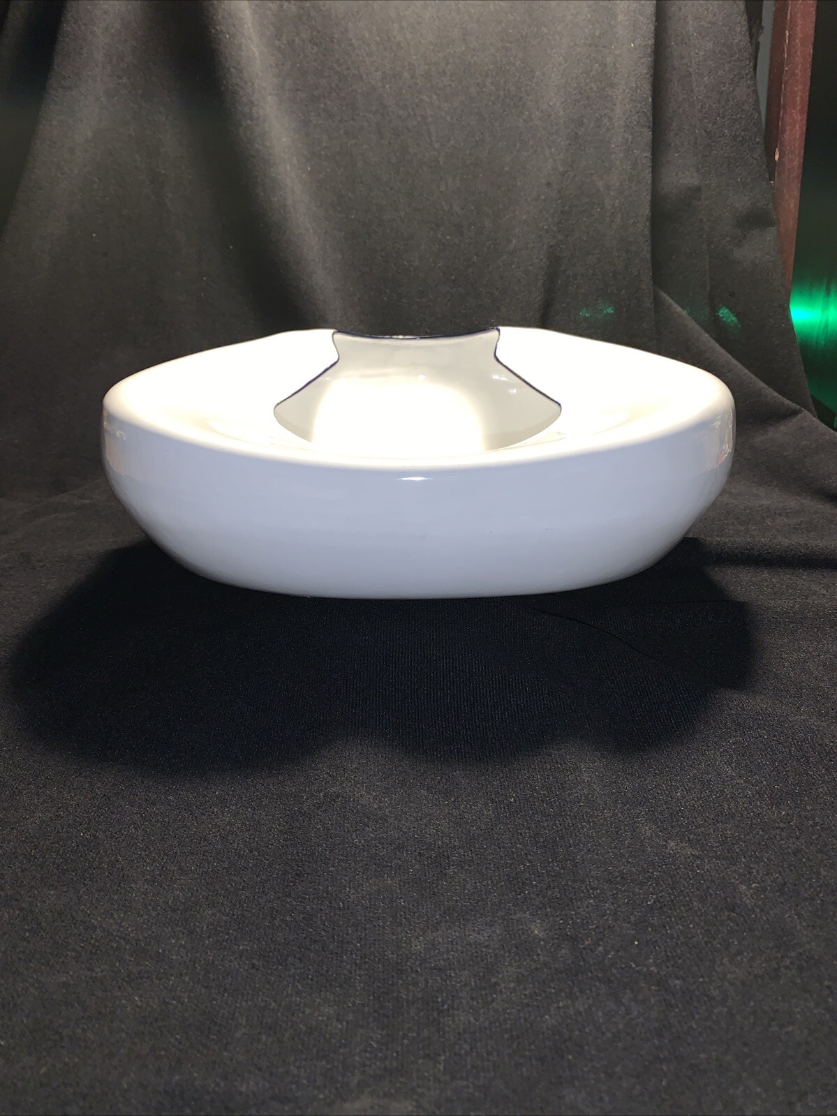 Vintage Enamelware White Bedpan. Queen Columbian Made. Excellent condition