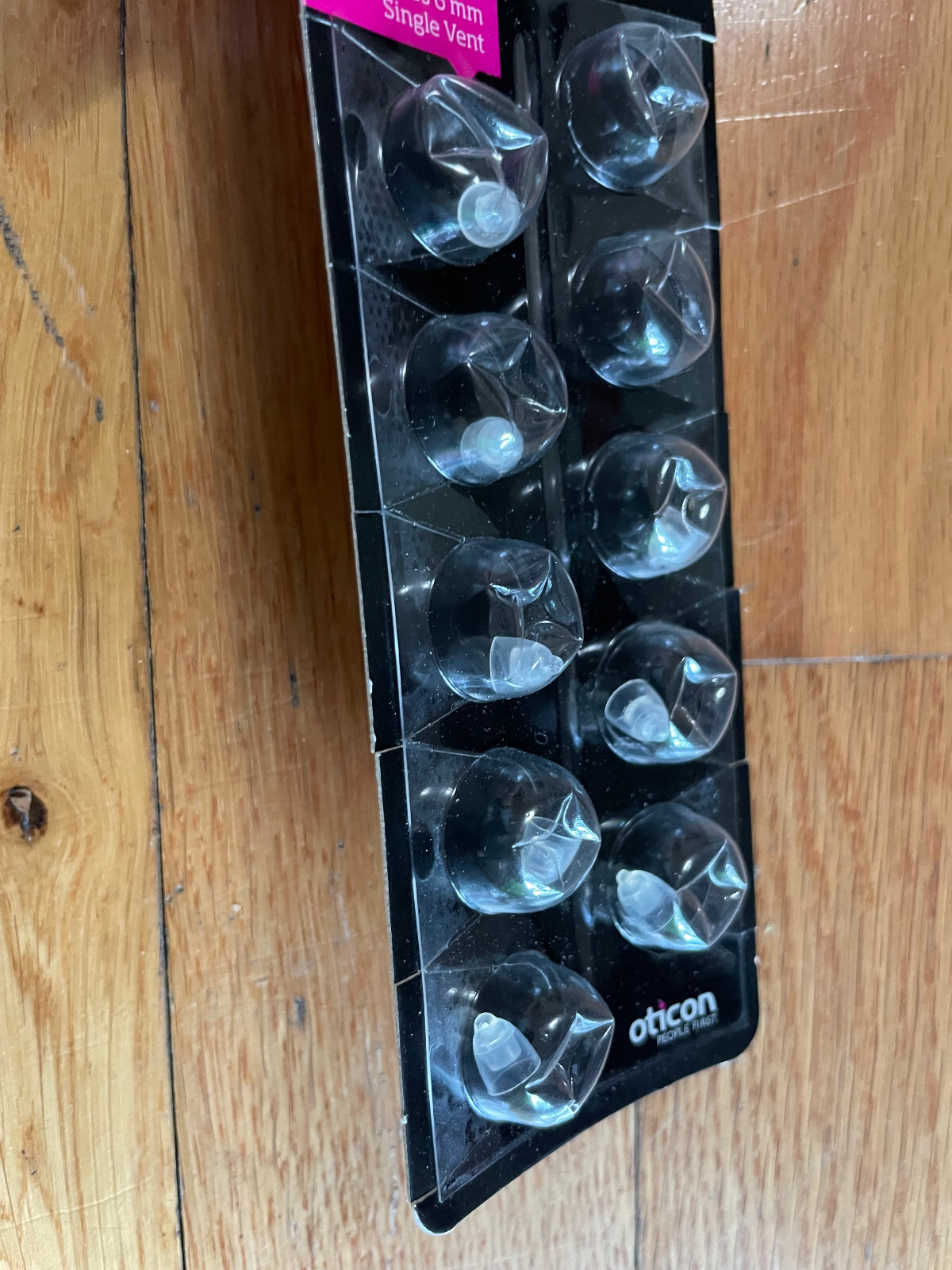 Oticon Hearing Aid Domes MiniFit Single Vent Bass 6mm 1-Pack (8 Count), open box