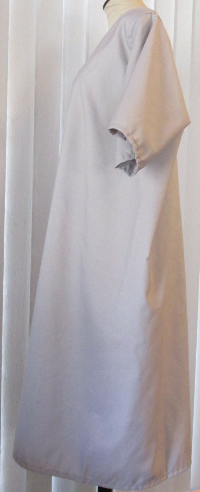 12 pc Hospital Patient 3 Armhole Exam Gown Gray 42″ length Reusable Quality