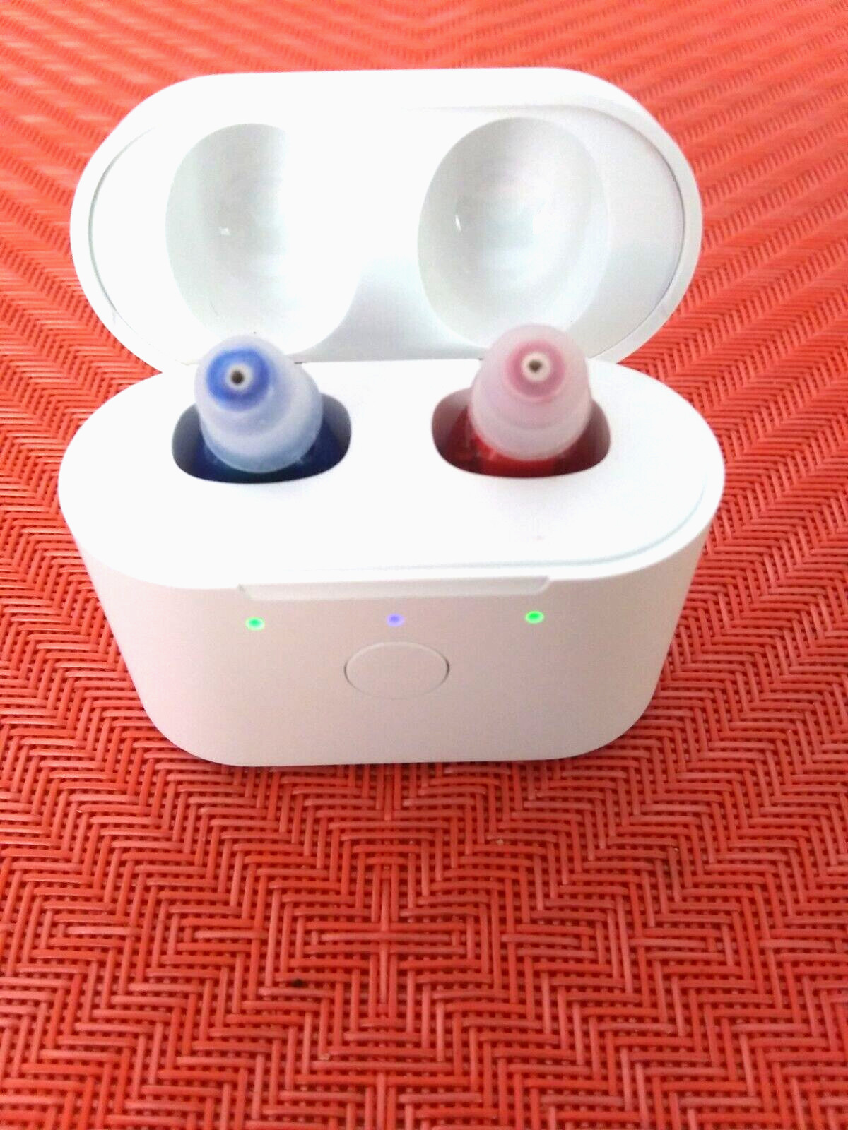 PAIR RECHARGEABLE IN THE EAR MINI HEARING AMPLIFIERS USA FITS BOTH EARS L/R USA