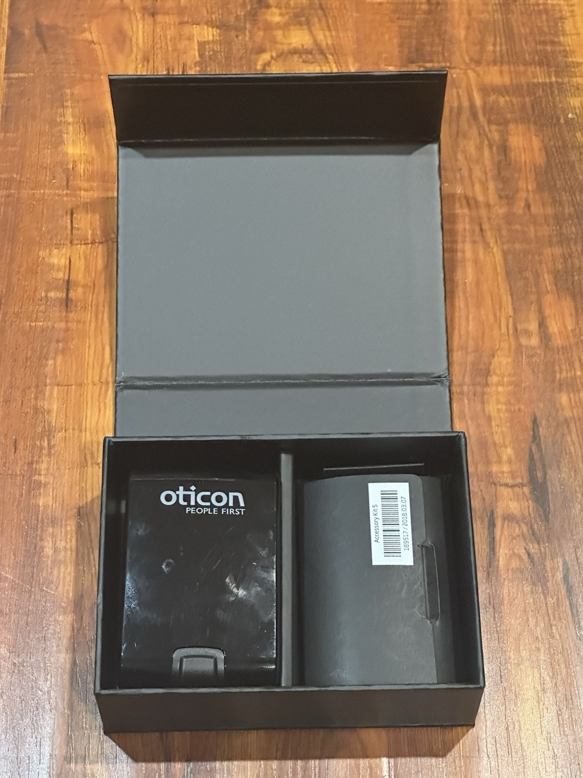 Pair of OTICON Siya 2 IC IIC In Canal Hearing Aid Red Blue Left & Right Side Set