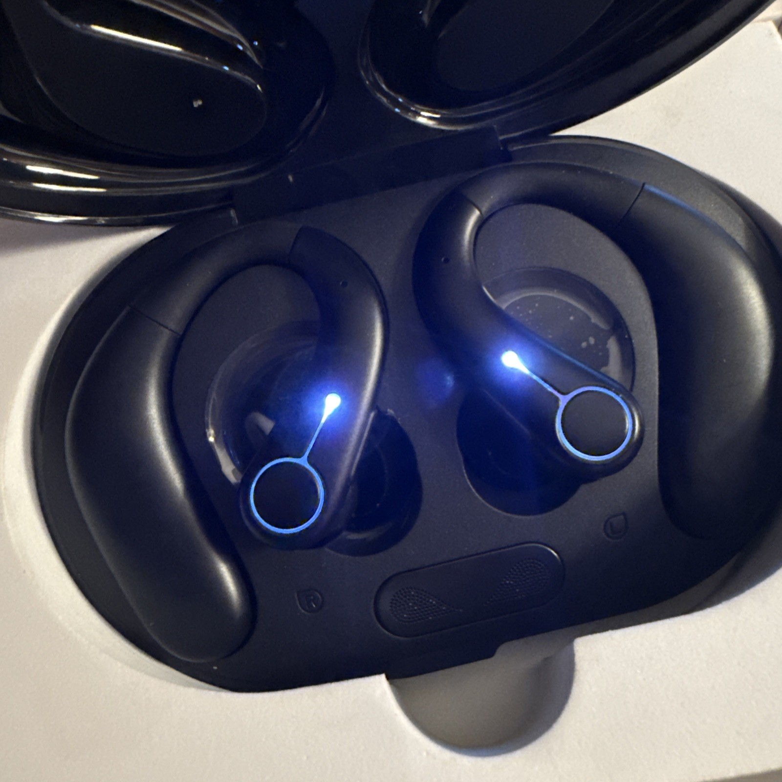 Royal Hearing , Hearing Aids for Seniors with Bluetooth F-AID Black With Case.
