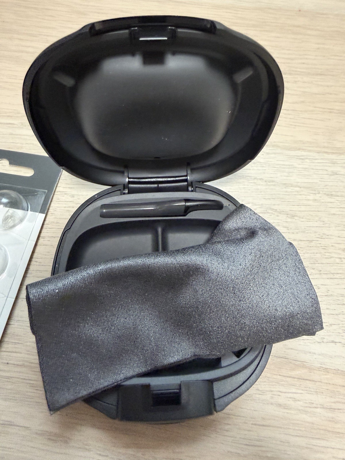 Oticon MiniFit Base 6 mm Double Vent Domes & Hard Case For Hearing Aids