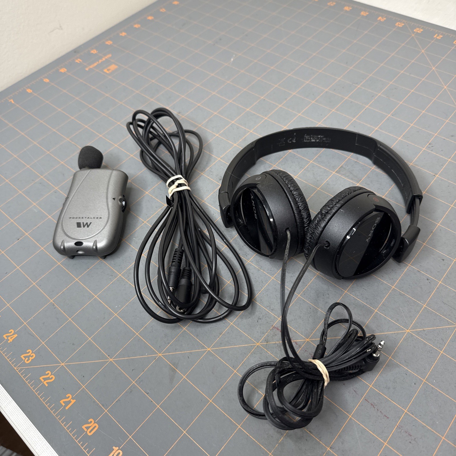 Williams Sound PKT D1 Pocketalker w/ Sony Headphones & 12′ extension jack