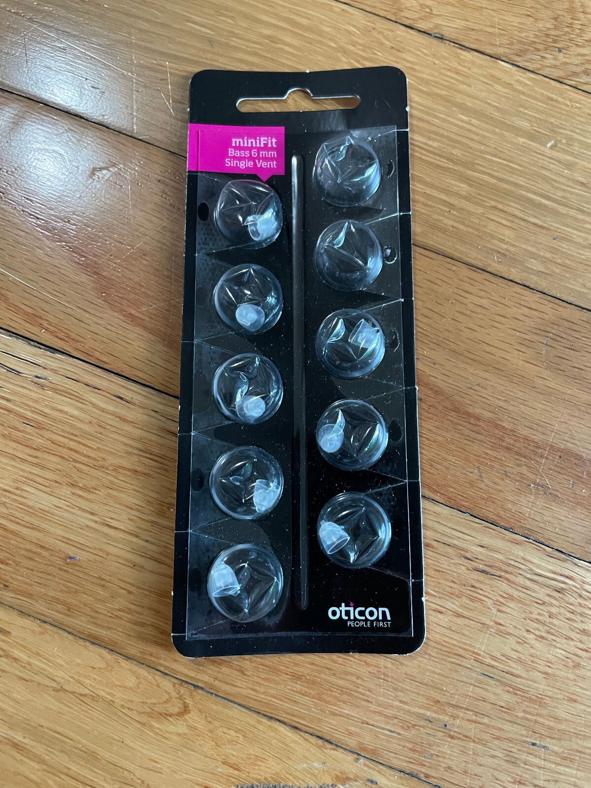 Oticon Hearing Aid Domes MiniFit Single Vent Bass 6mm 1-Pack (8 Count), open box