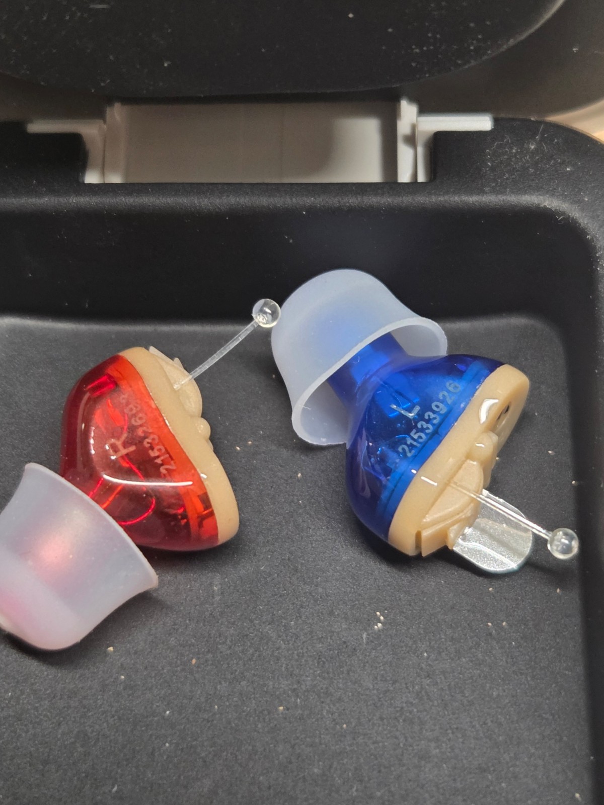 HUEHEARING HUE-T1-Blue / Red Hearing Aids / Container Box Domes Tools